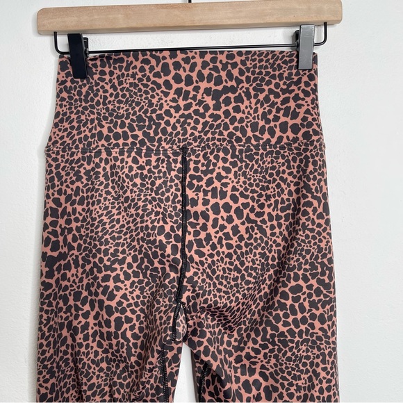 Beach Riot Sport Piper Leggings Size M Animal Print Hearts High Waisted - Picture 8 of 14